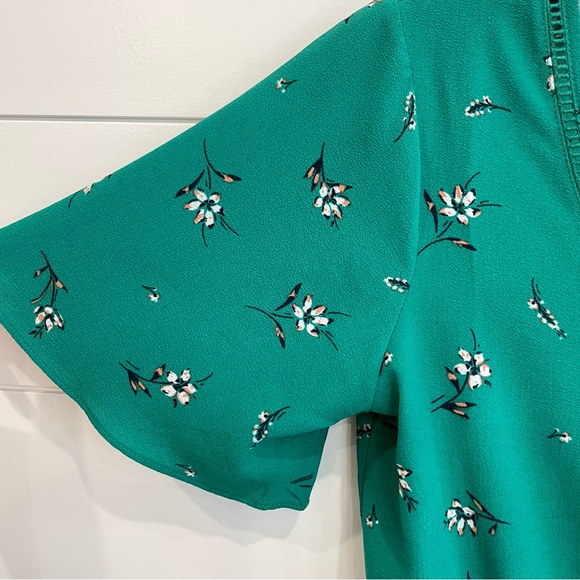 Green Front Tie Blouse (S) - Picture 2 of 6